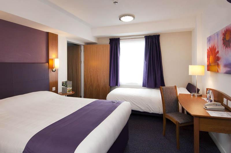 Premier Inn Glasgow Milngavie Extérieur photo